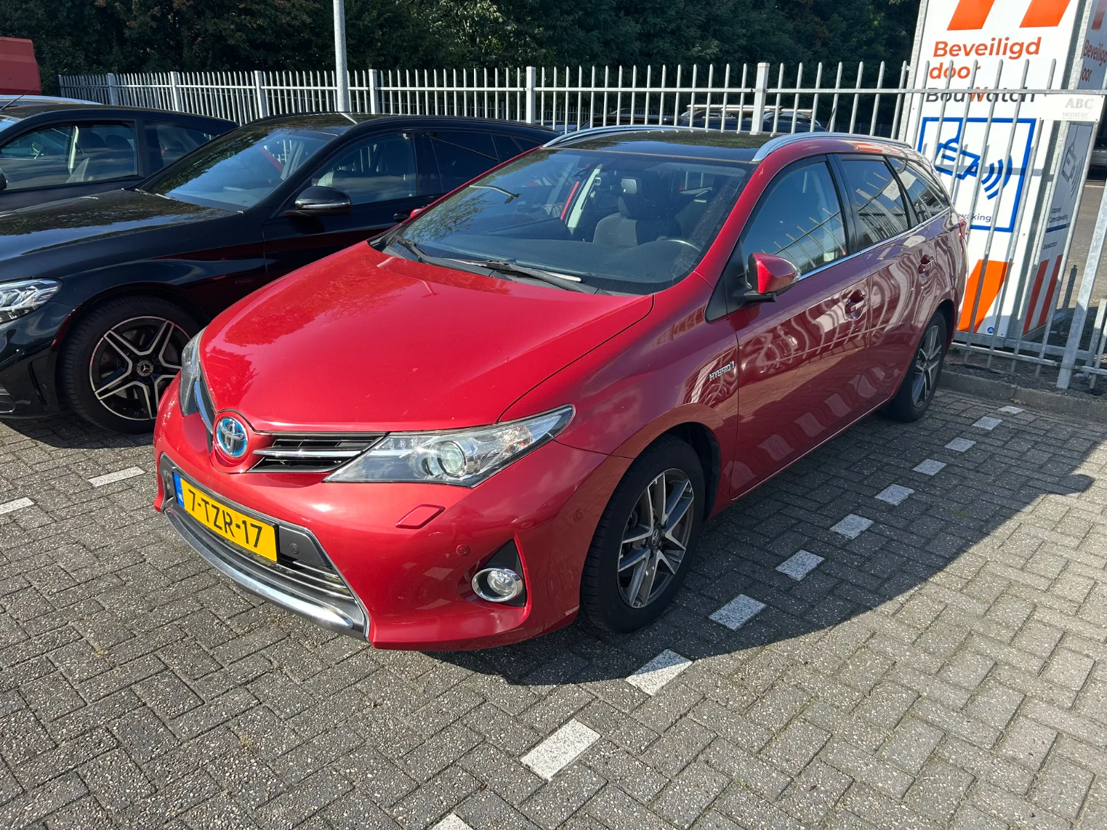 Toyota Auris (2014) — foto 1