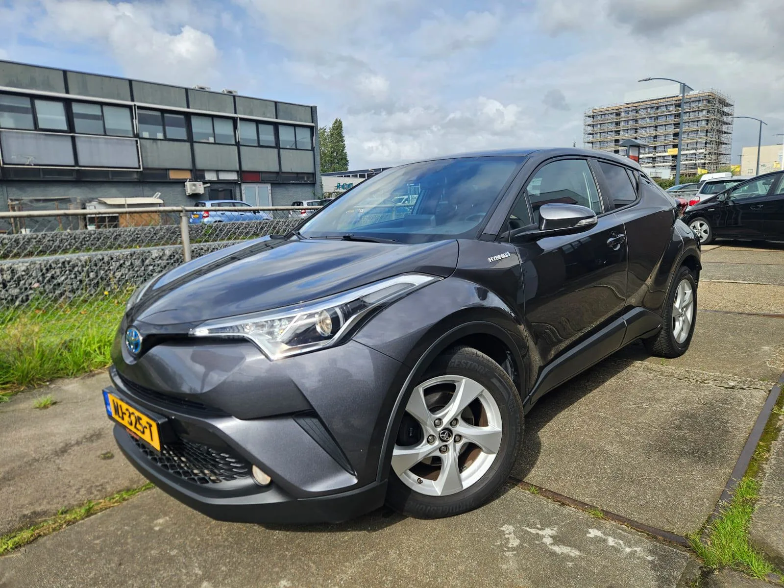 Toyota C-HR (2017) — foto 1