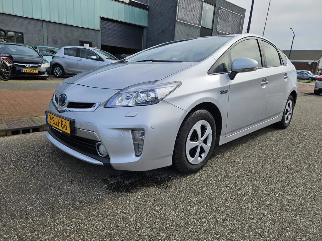 Toyota Prius (2013) — foto 1