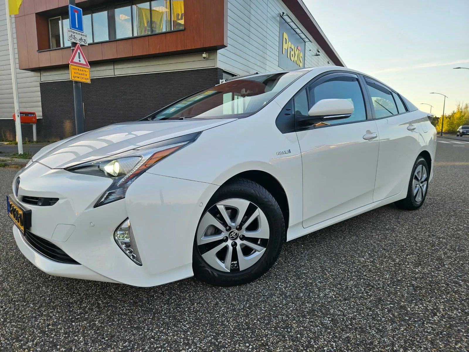 Toyota Prius (2019) — foto 1