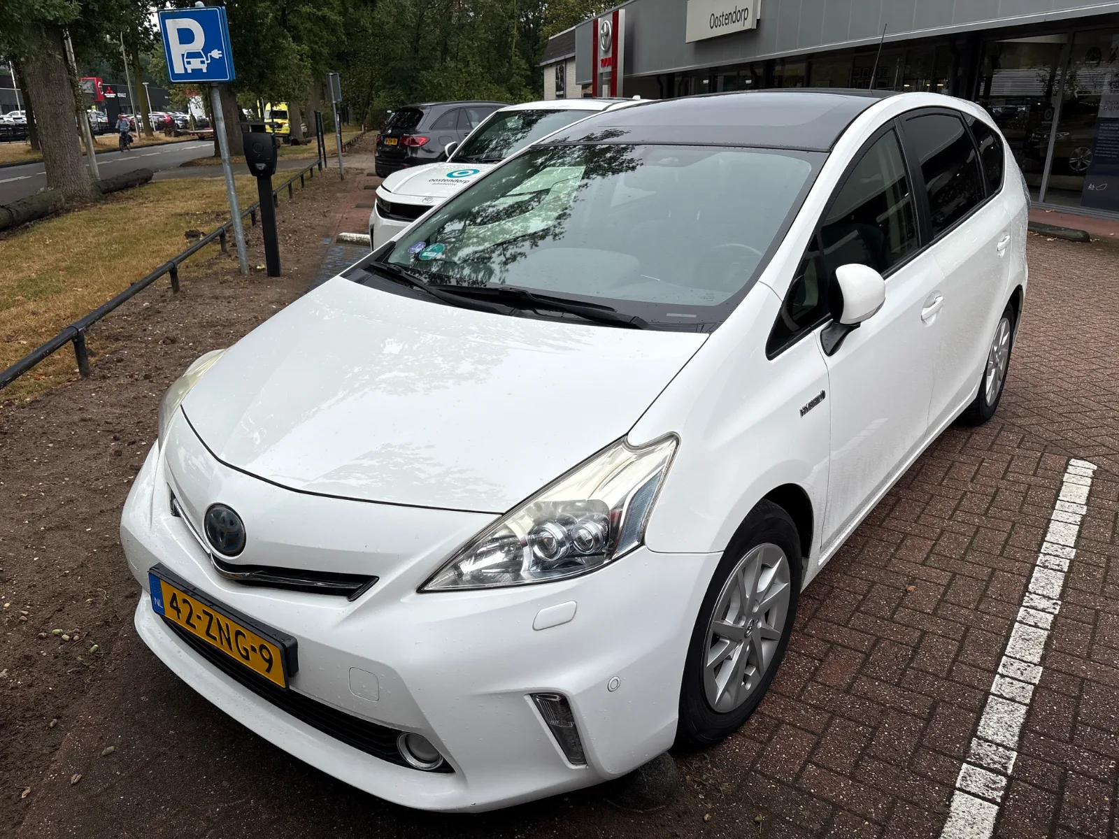 Toyota Prius (2013) — foto 1
