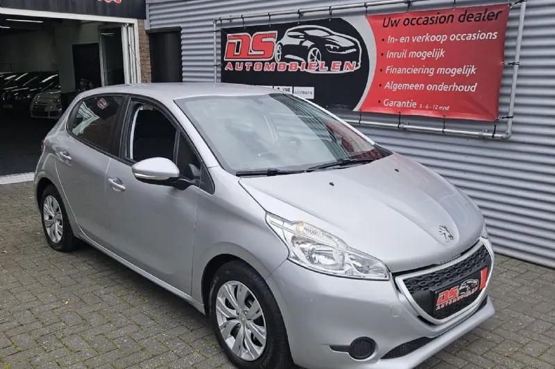 Peugeot 208 (2015)