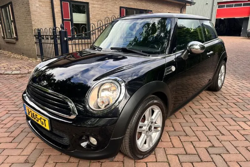 MINI One (2011)