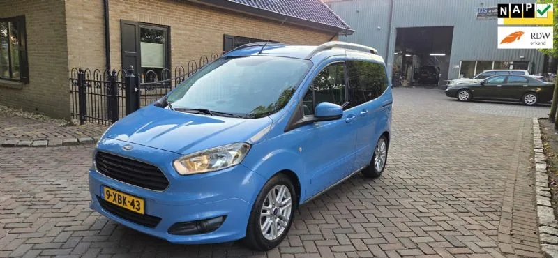 Ford Tourneo Courier (2014) — foto 1