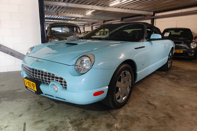 Ford THUNDERBIRD (2003)