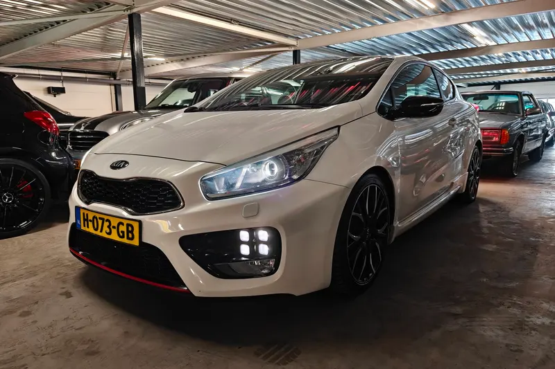 Kia Pro Cee'd (2013)