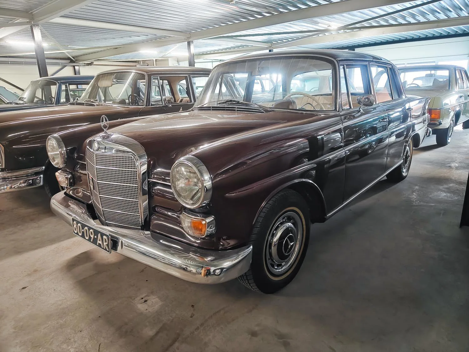Mercedes-Benz 200-280 (1966) — foto 1