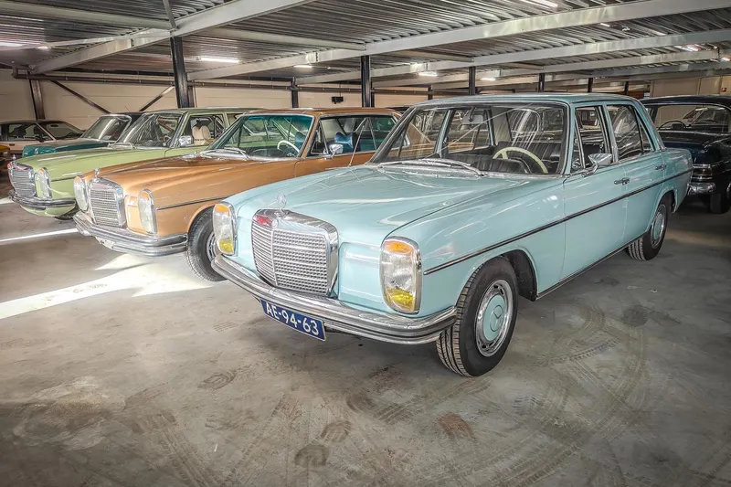 Mercedes-Benz 200-280 (1971)