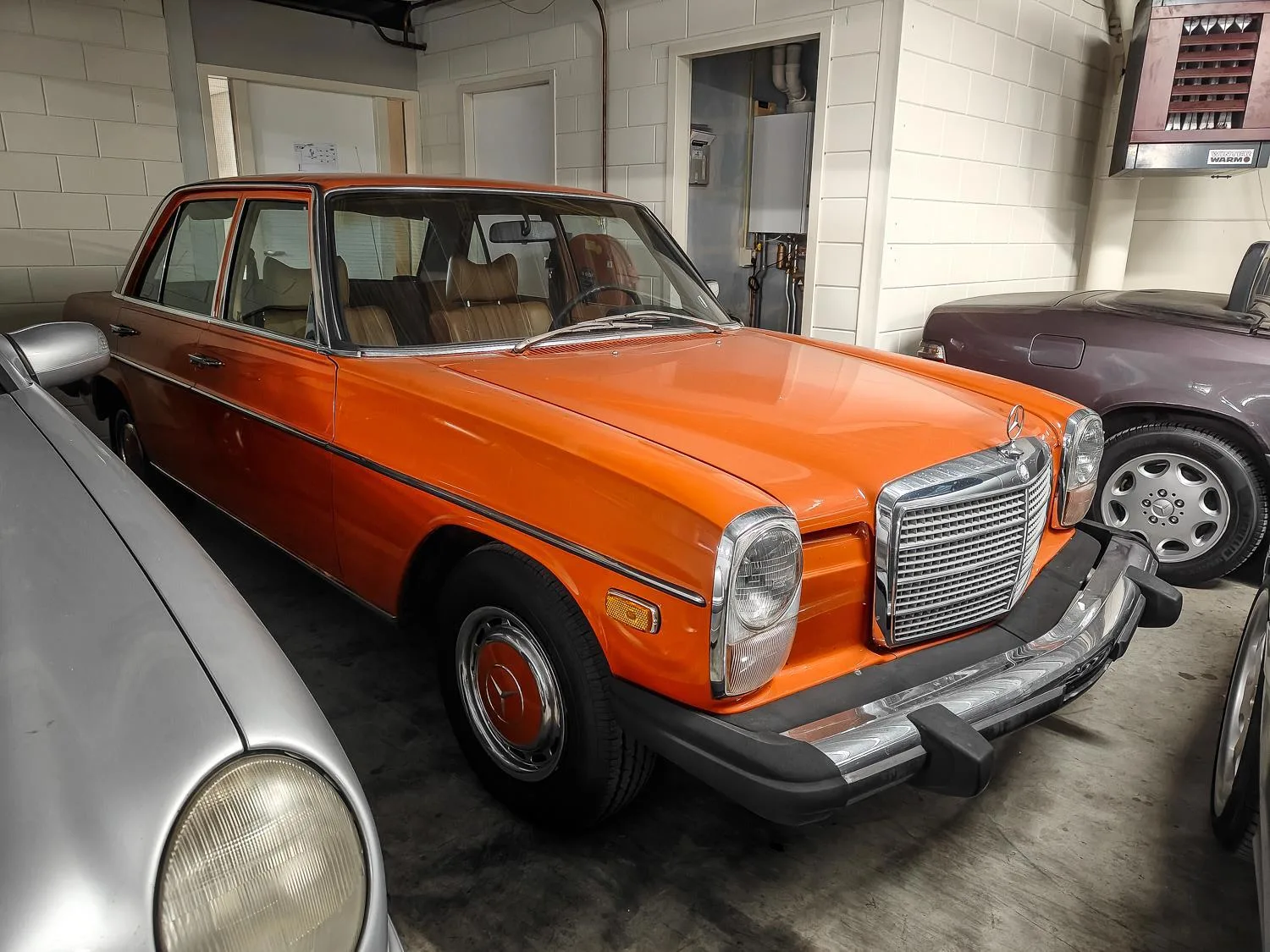 Mercedes-Benz 200-280 (1976) — foto 1