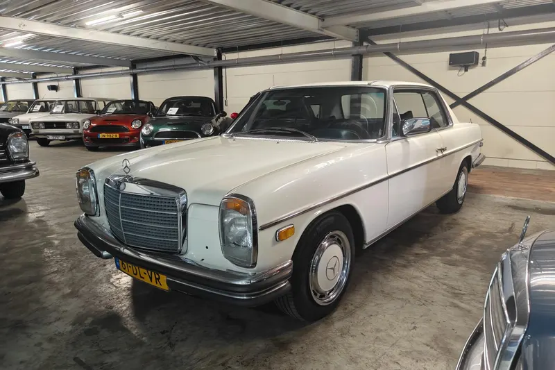 Mercedes-Benz 200-280 (1974)