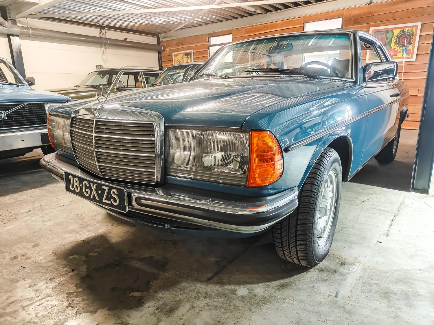 Mercedes-Benz 200-280 (1979) — foto 1