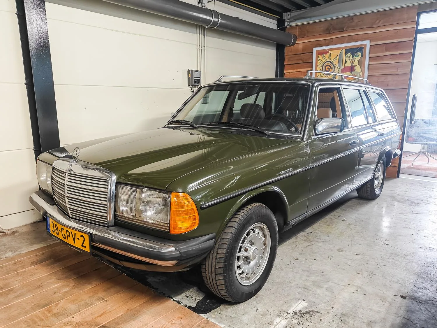 Mercedes-Benz 200-280 (1982) — foto 1