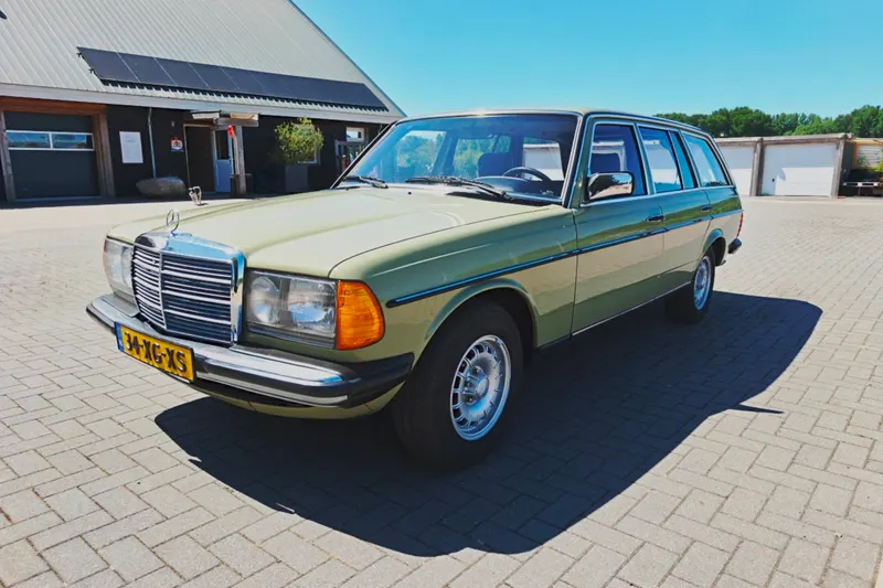 Mercedes-Benz 200-280 (1985)