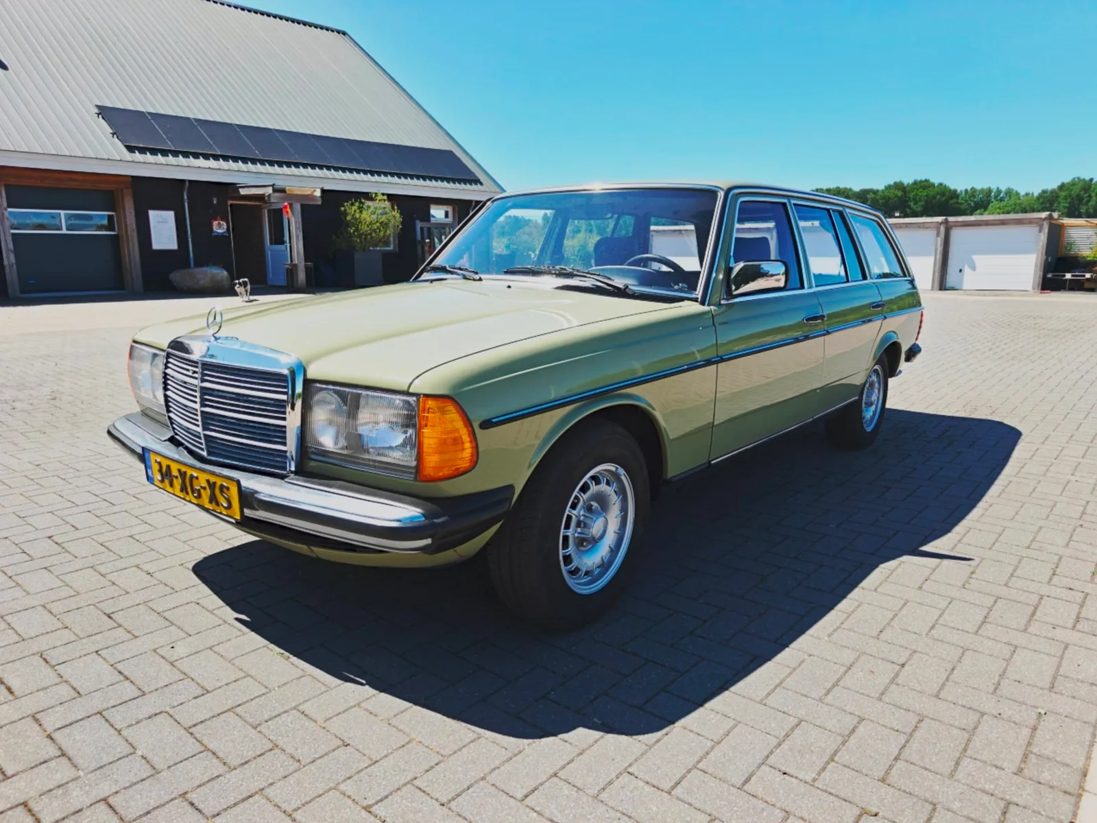 Mercedes-Benz 200-280 (1985) — foto 1