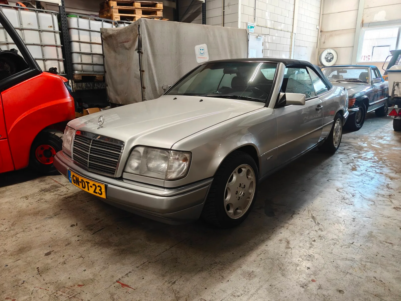 Mercedes-Benz 200-Serie (1993) — foto 1