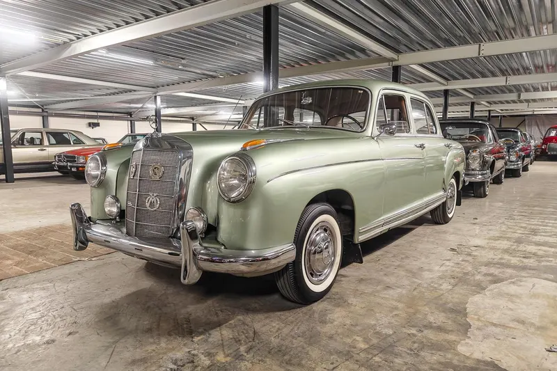 Mercedes-Benz 220 (1958)
