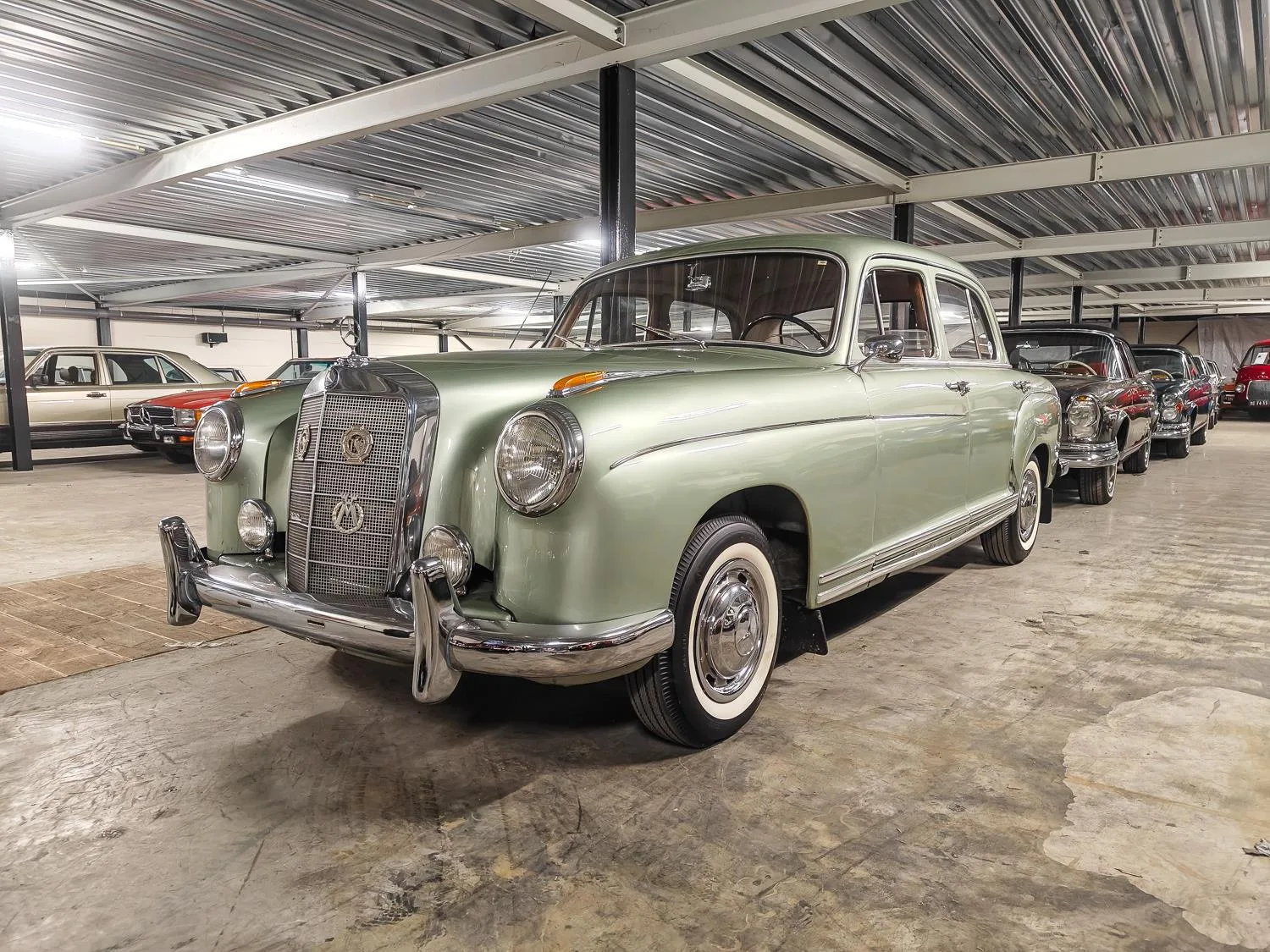 Mercedes-Benz 220 (1958) — foto 1