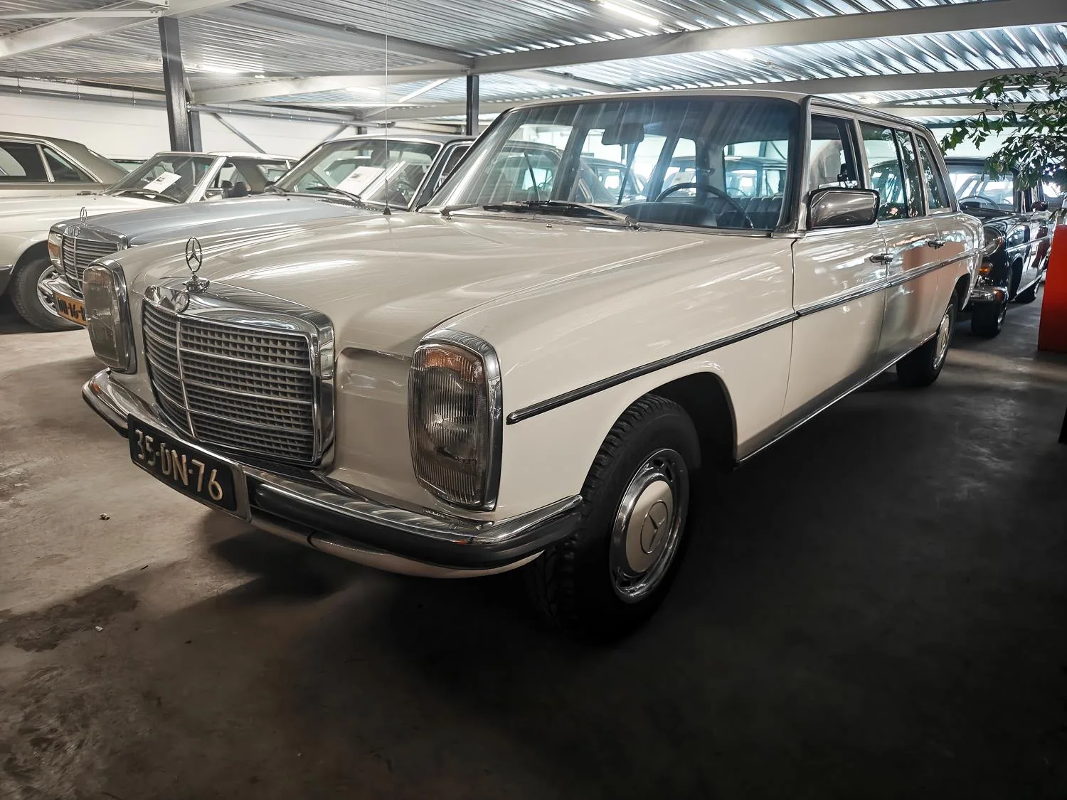 Mercedes-Benz 240 D LANG (1974) — foto 1