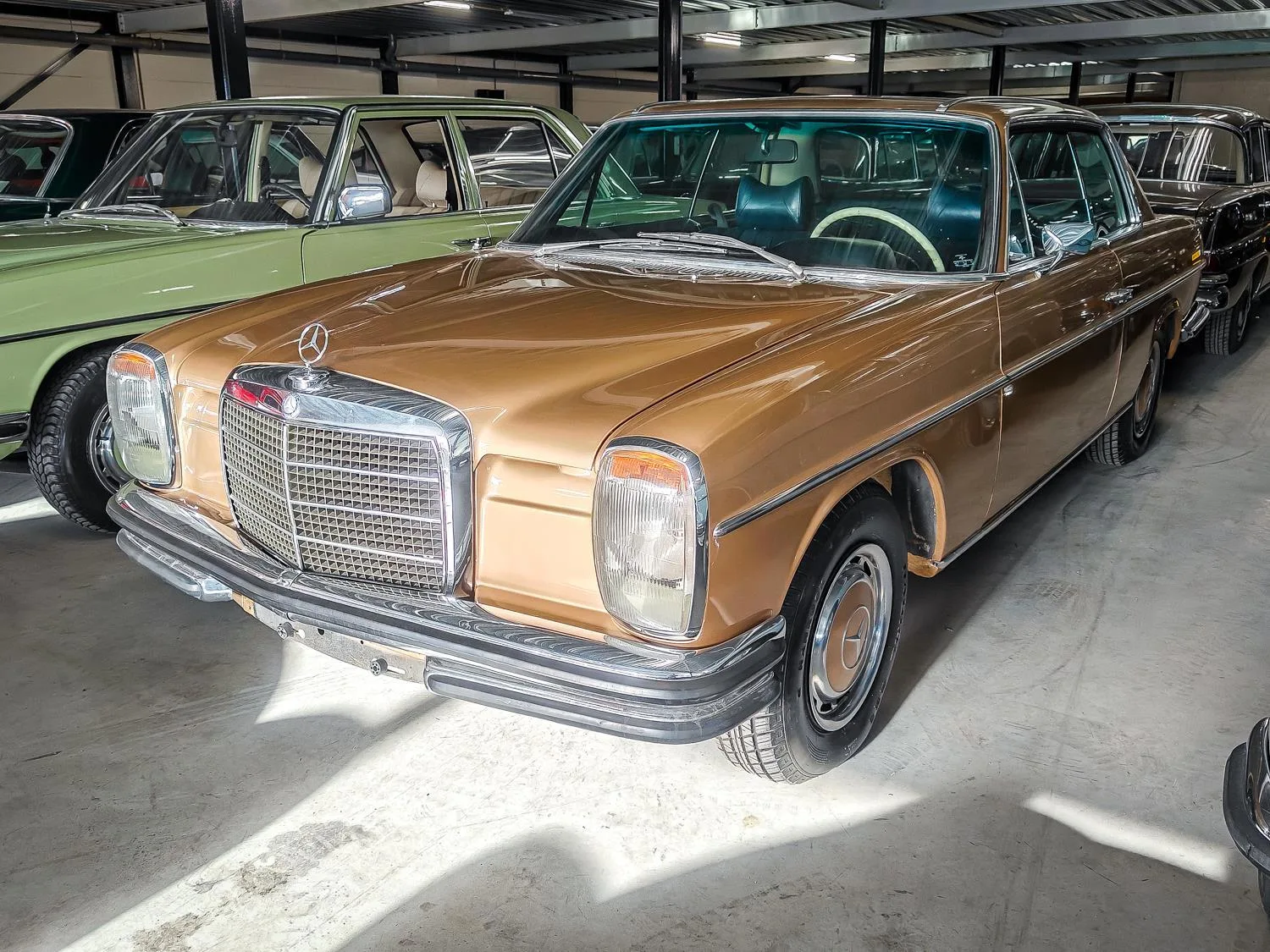 Mercedes-Benz 250 CE (1972) — foto 1