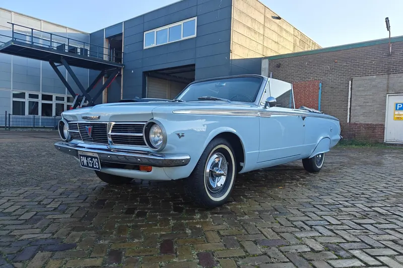 Plymouth VALIANT (1965)
