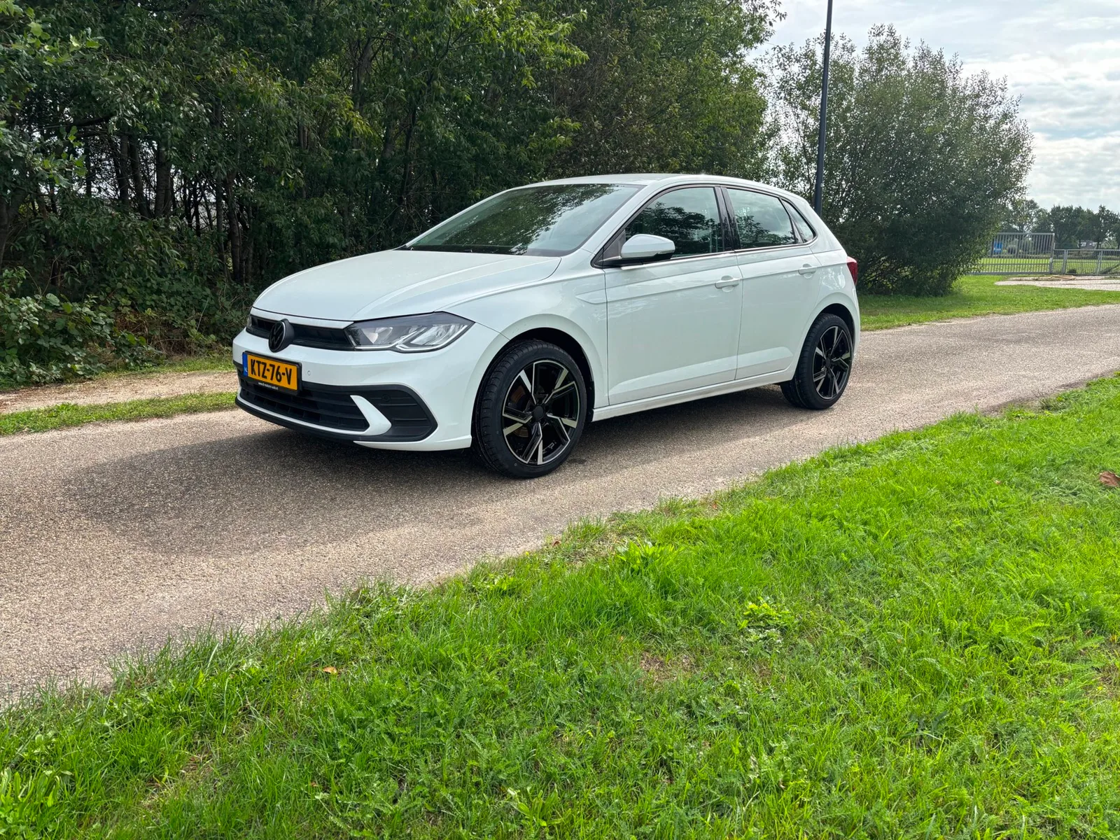 Volkswagen Polo (2023) — foto 1