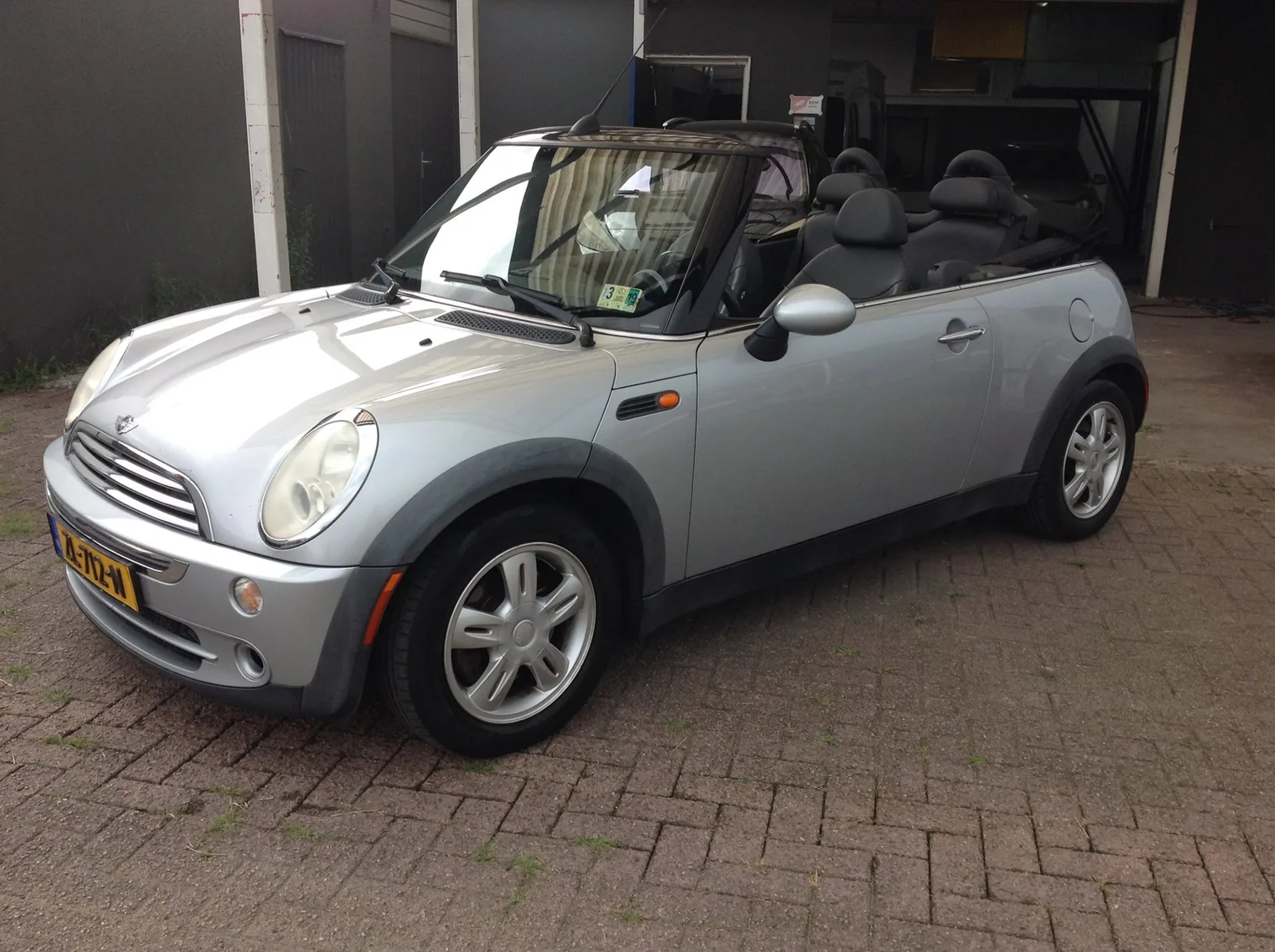 MINI Cabrio (2006) — foto 1