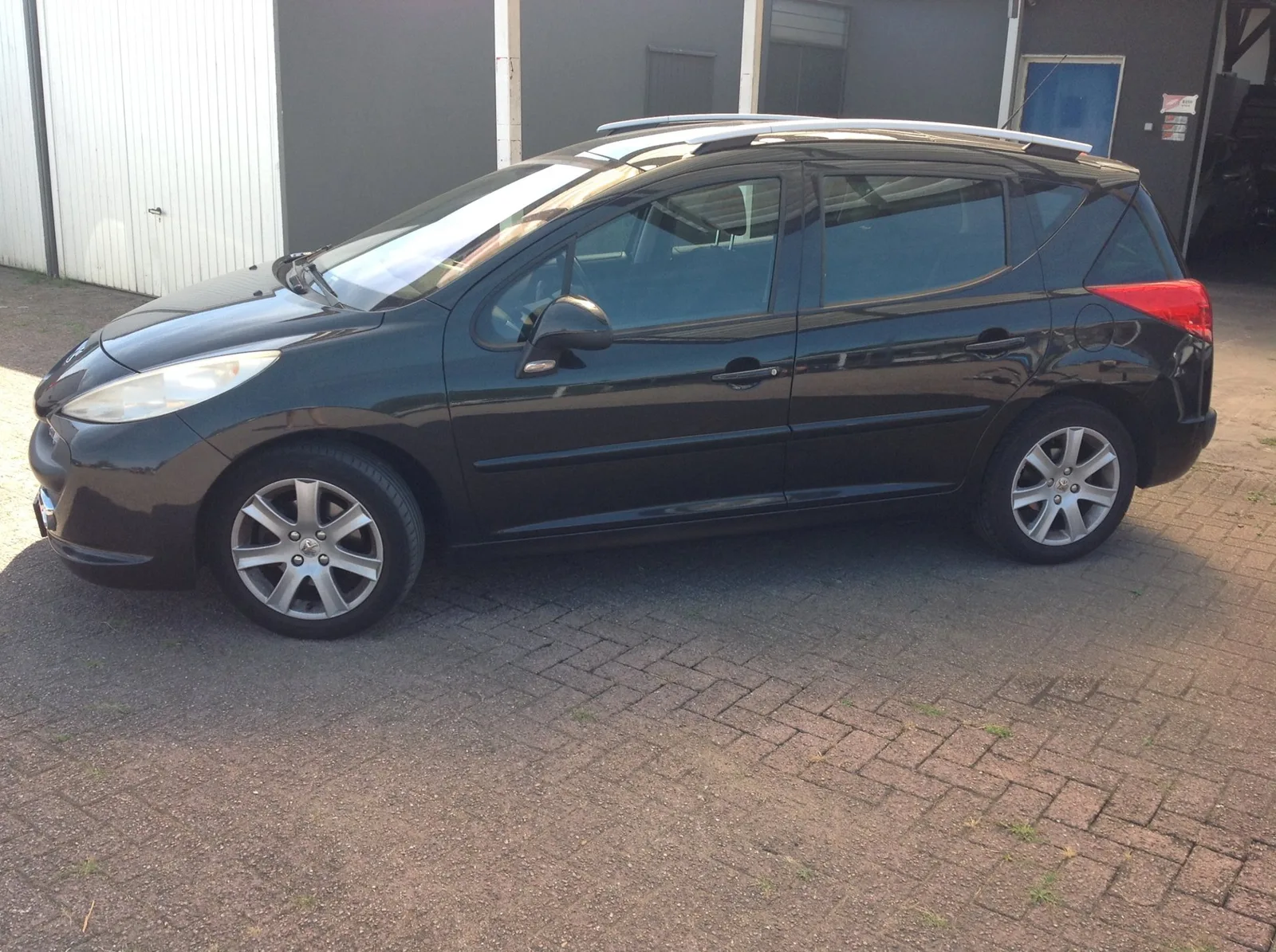 Peugeot 207 (2009) — foto 1