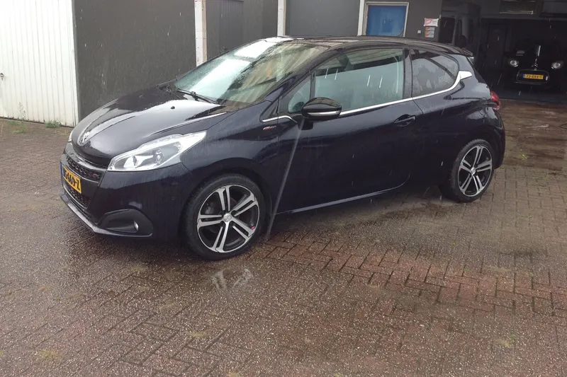 Peugeot 208 (2017)