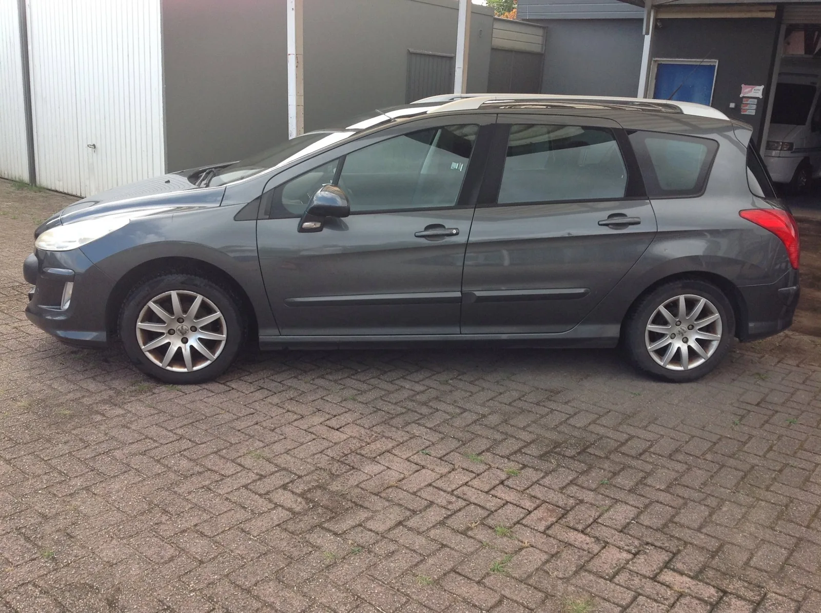 Peugeot 308 (2009) — foto 1
