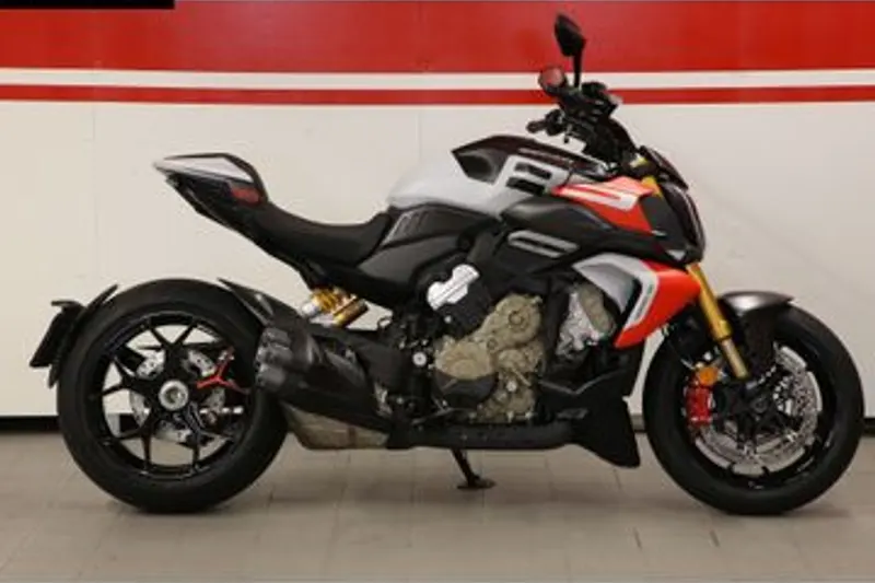 Ducati Diavel V4 RS (2026)