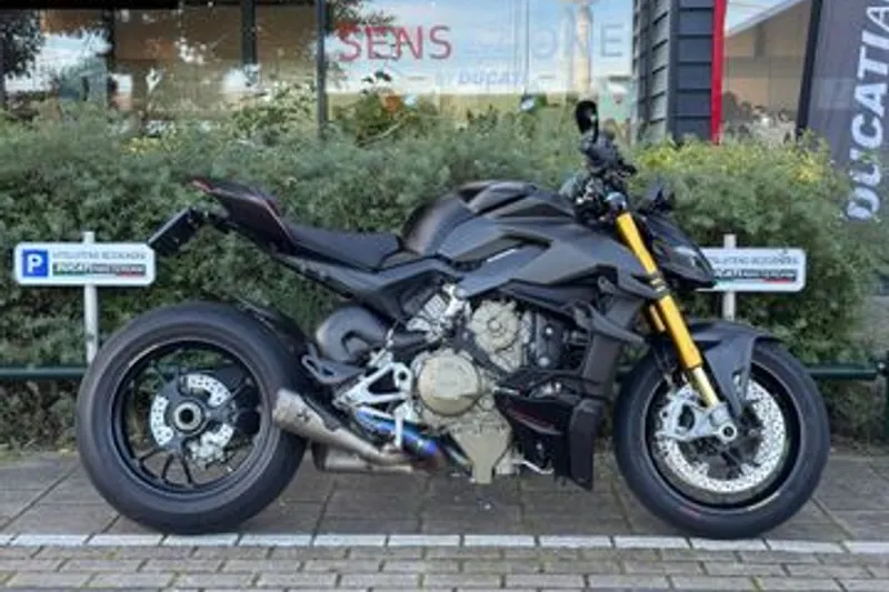 Ducati Streetfighter V4S (2023)