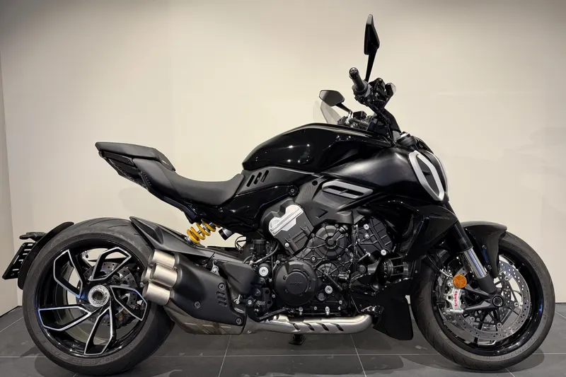 Ducati Diavel V4 (2023)