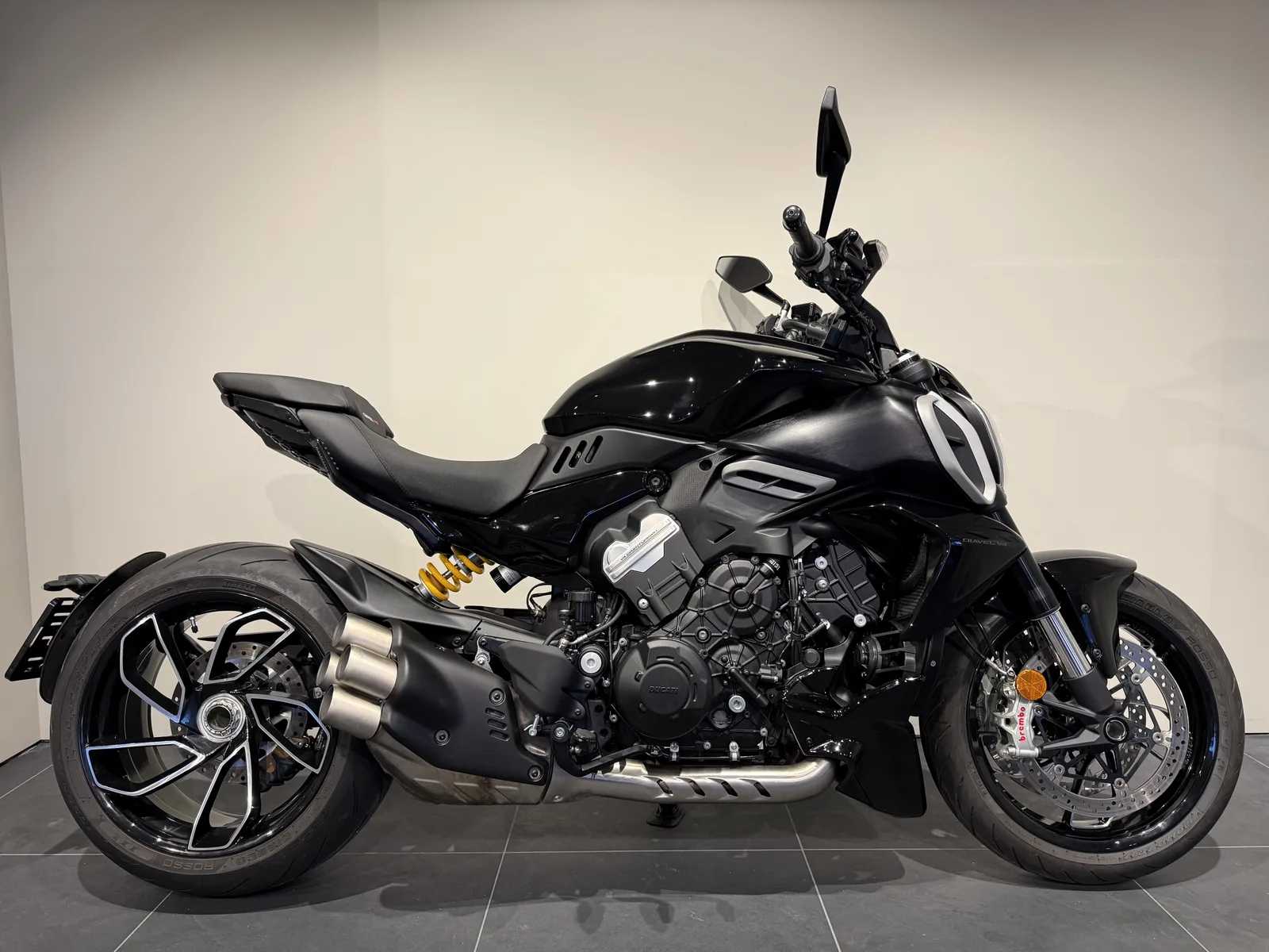 Ducati Diavel V4 (2023) — foto 1