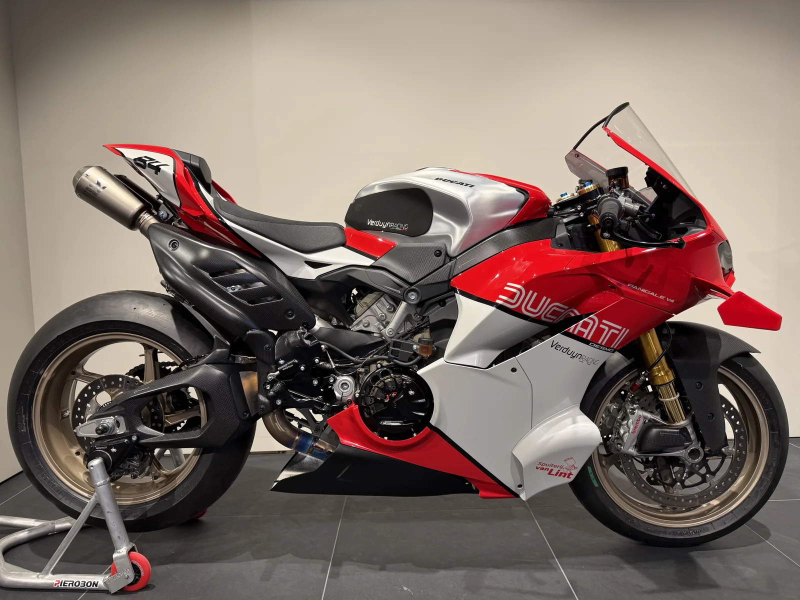 Ducati Superbike Superquadro: Desmosedici Stradale 90° V4 (2026) — foto 1