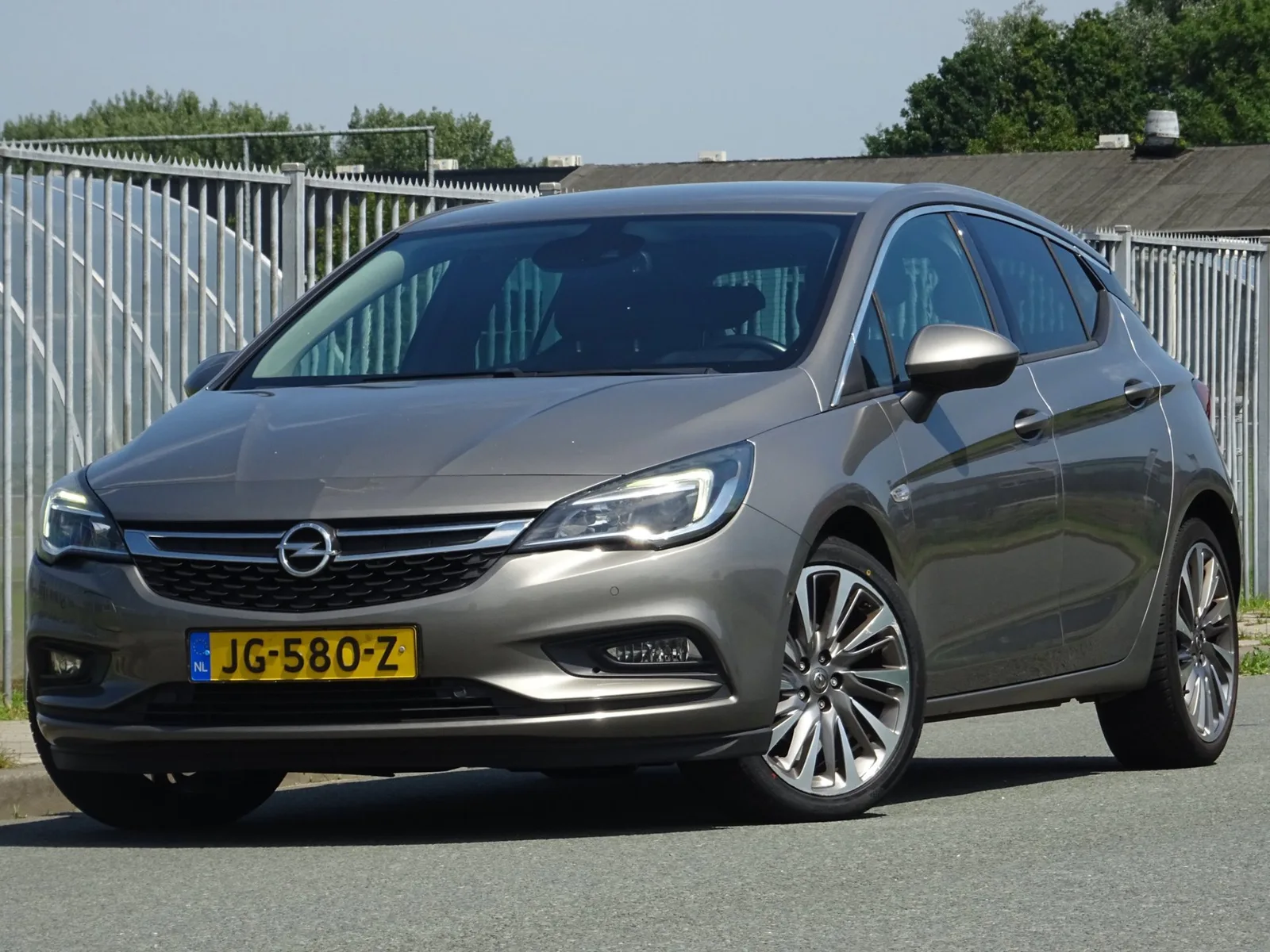 Opel Astra (2016) — foto 1