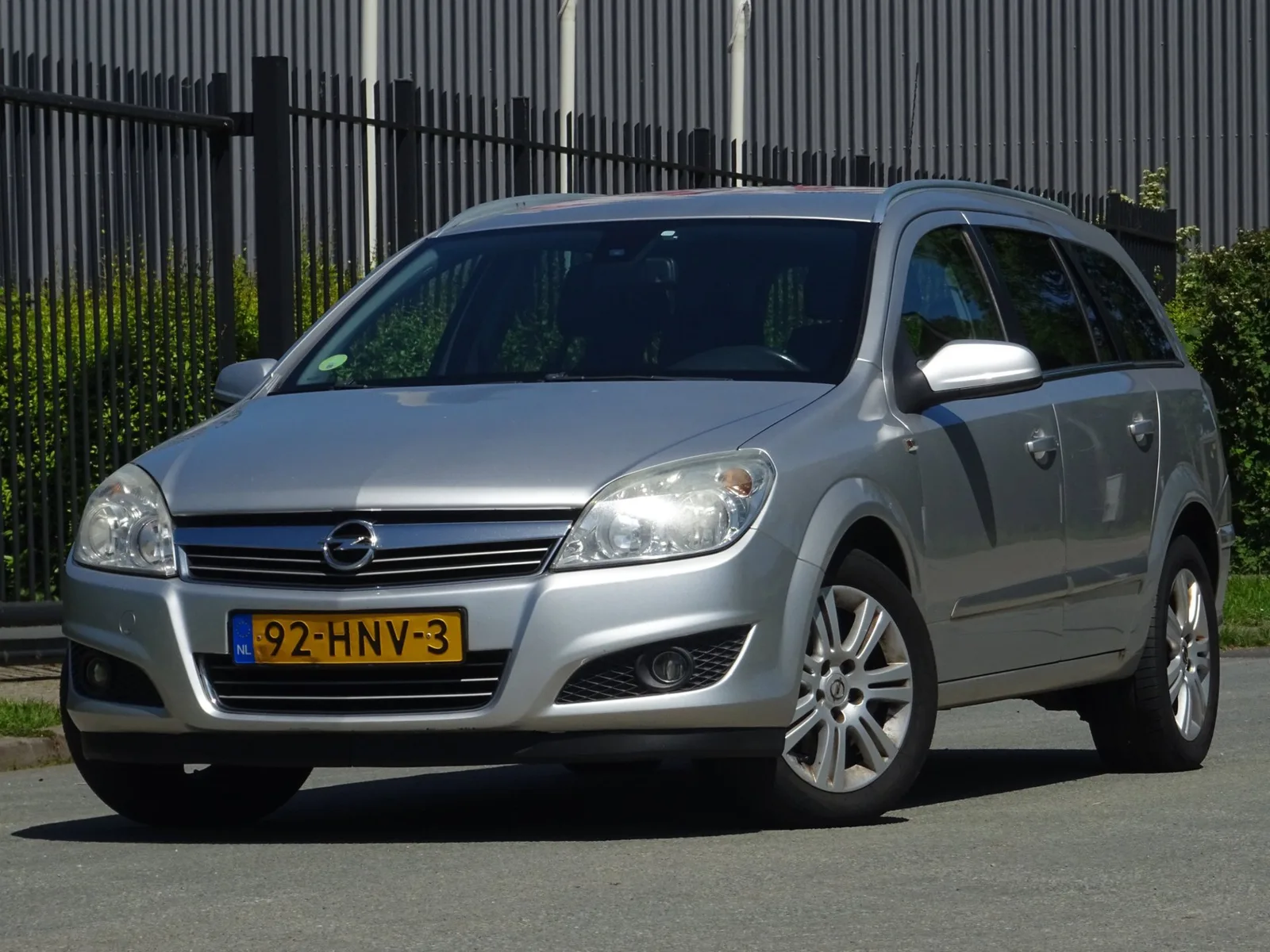 Opel Astra (2009) — foto 1