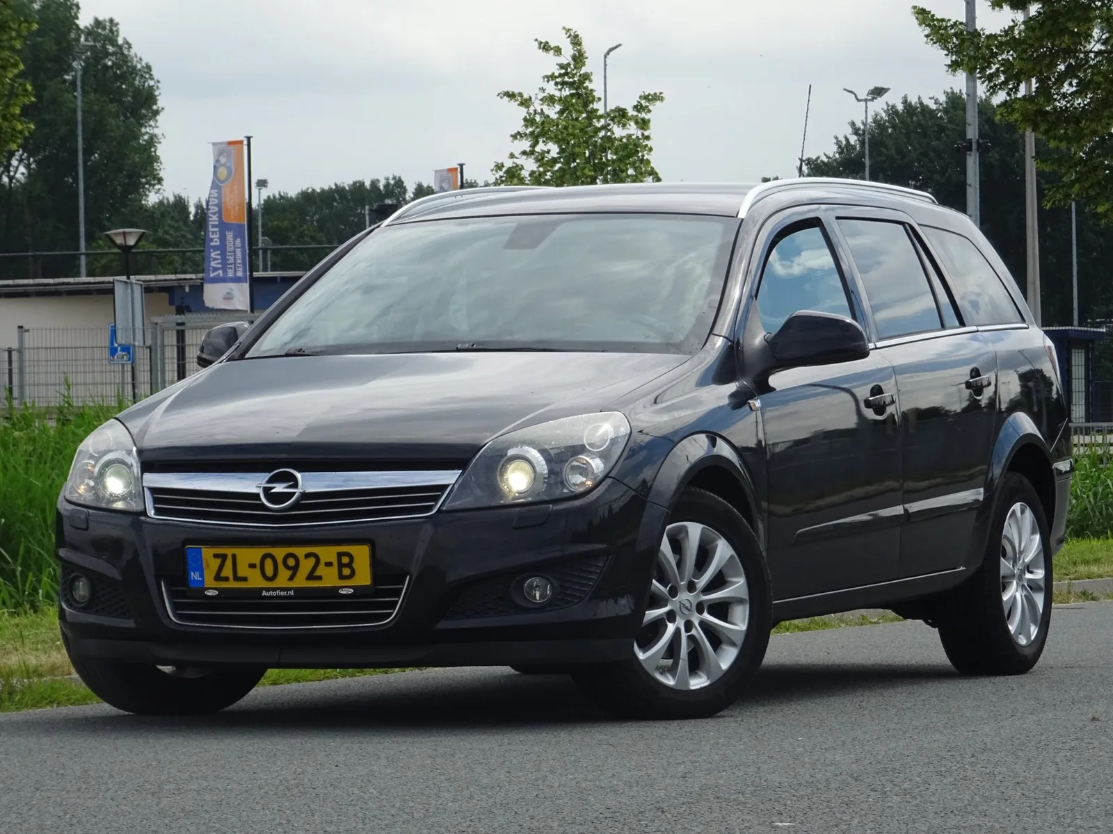 Opel Astra (2009) — foto 1