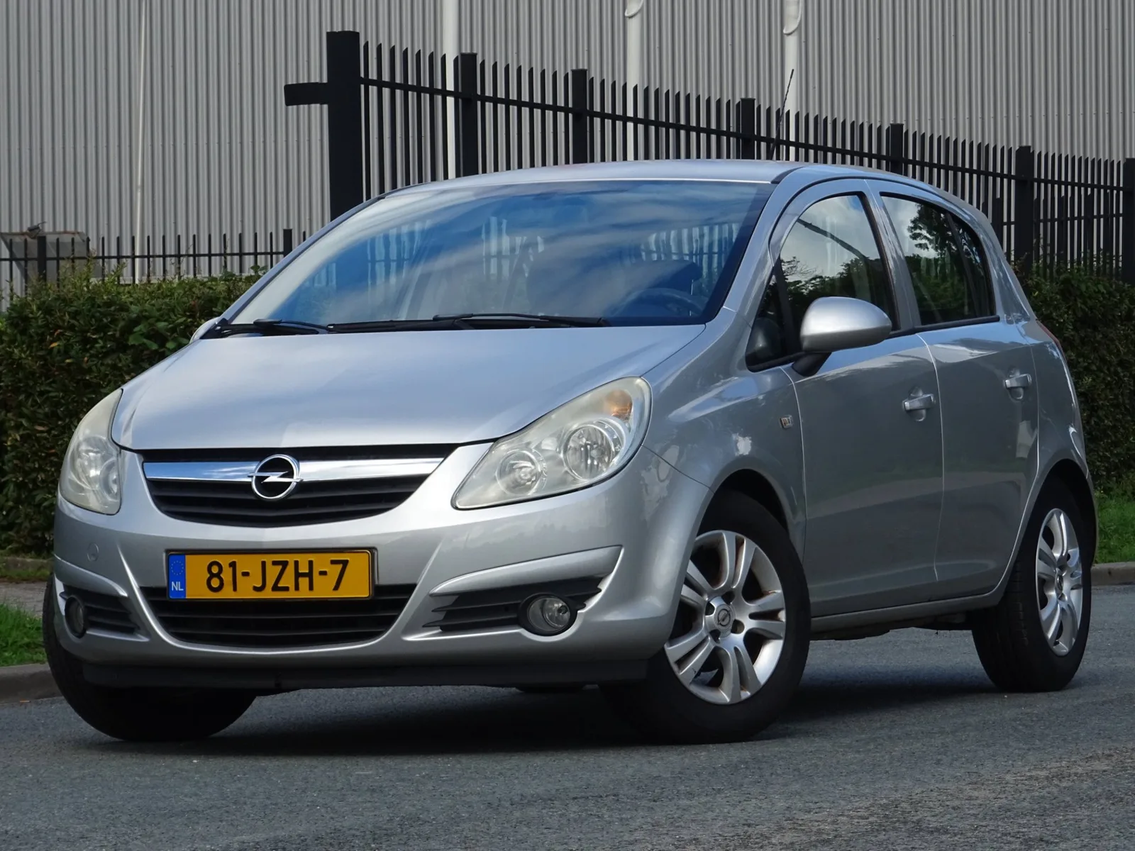 Opel Corsa (2009) — foto 1