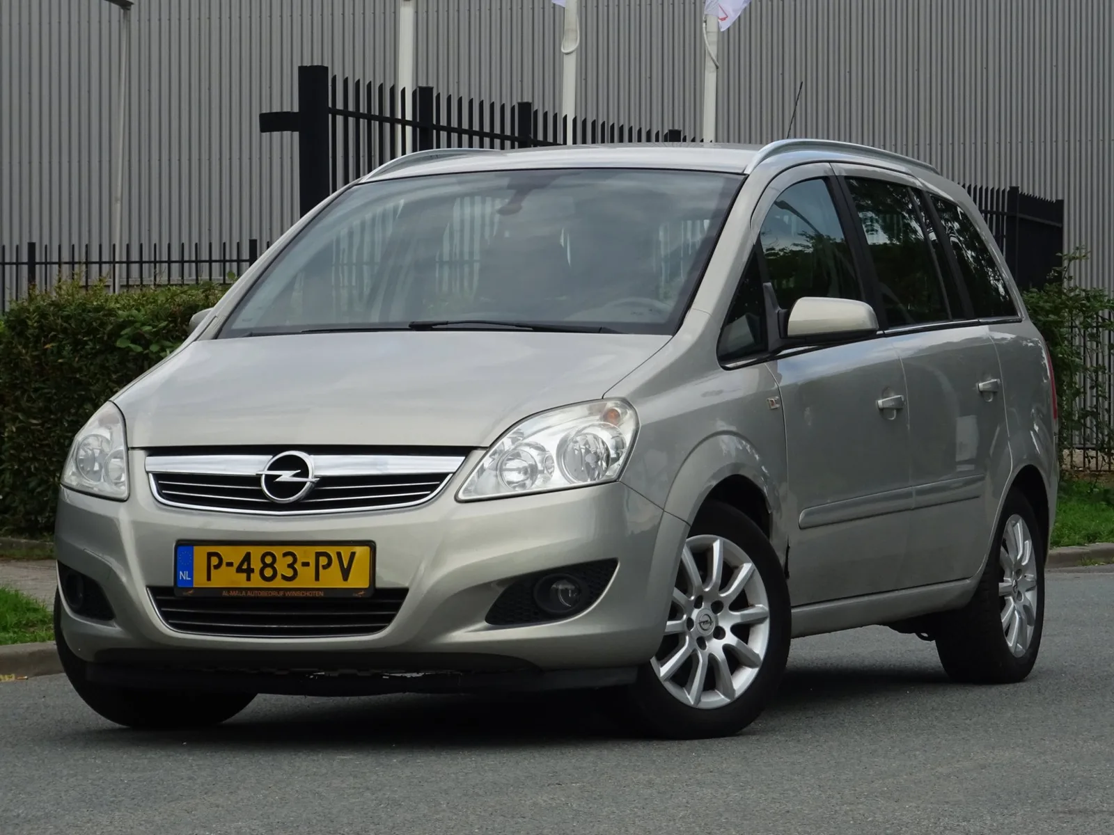 Opel Zafira (2009) — foto 1