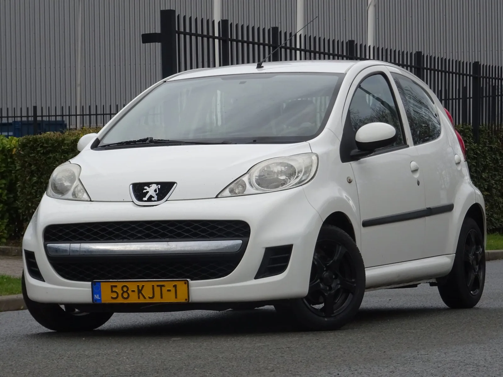 Peugeot 107 (2009) — foto 1