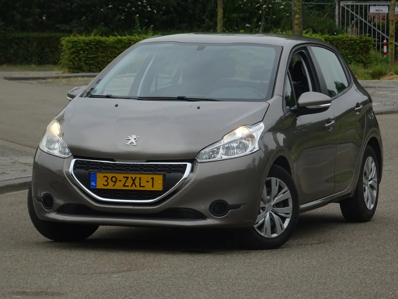 Peugeot 208 (2013) — foto 1