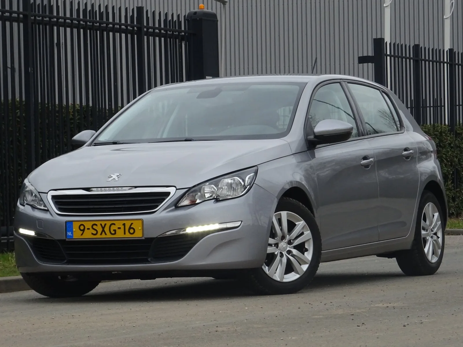 Peugeot 308 (2014) — foto 1