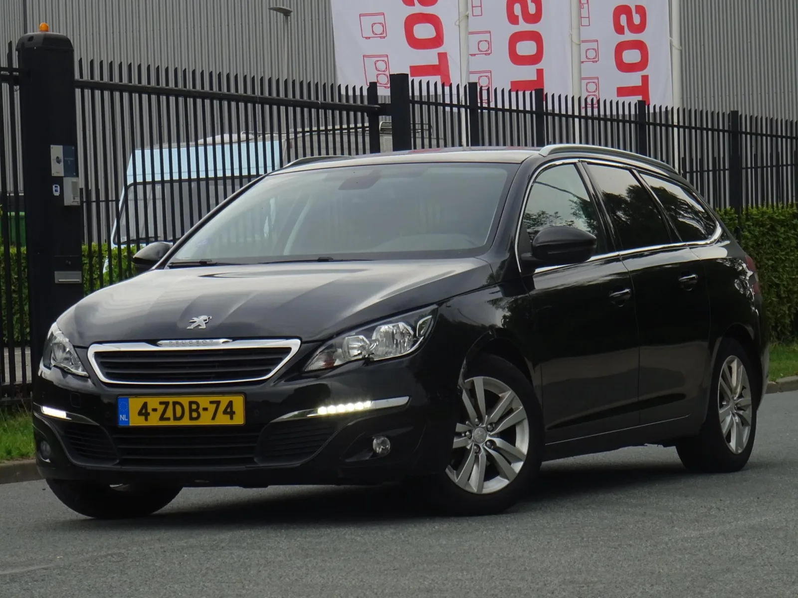 Peugeot 308 (2015) — foto 1