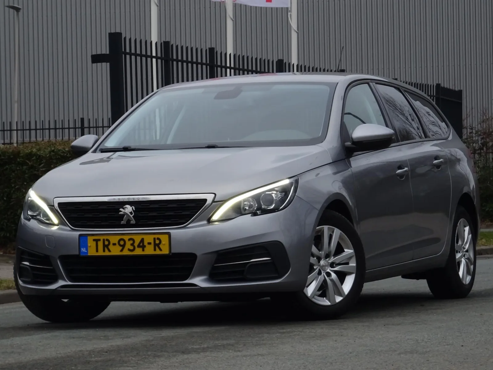 Peugeot 308 (2017) — foto 1
