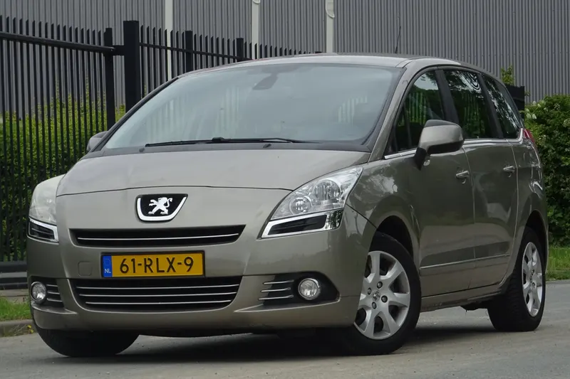 Peugeot 5008 (2011)