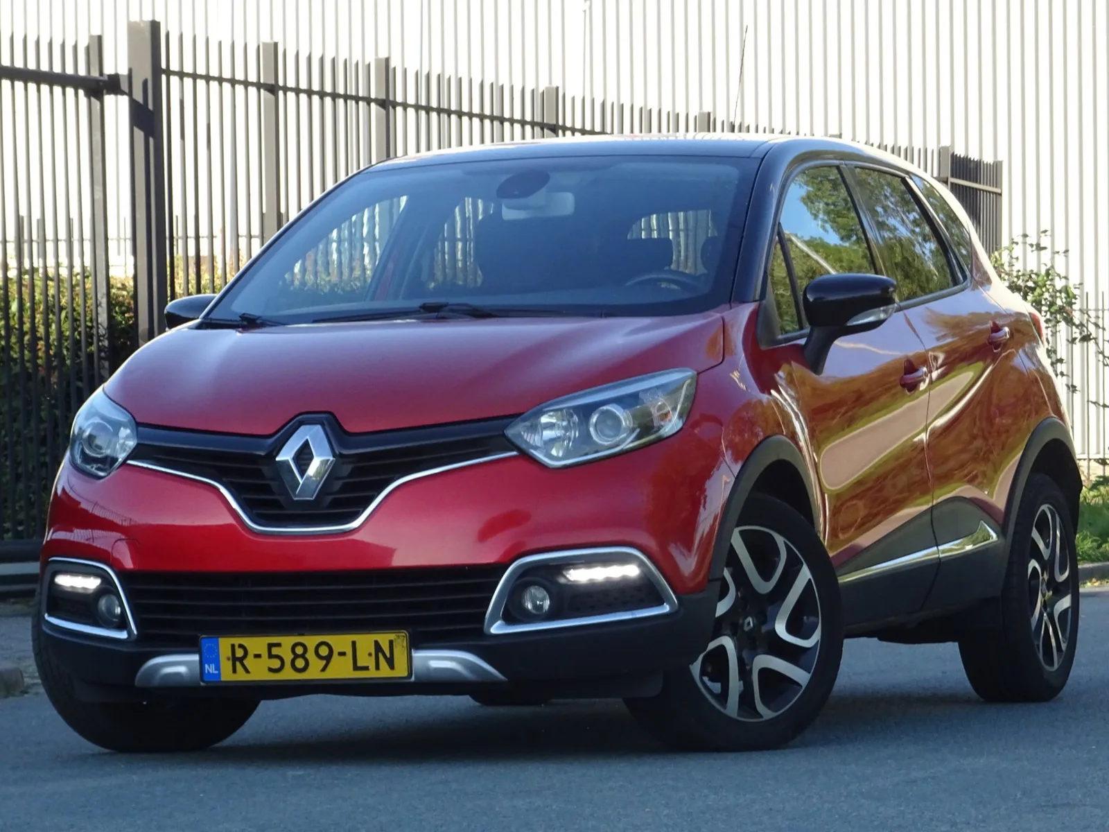 Renault Captur (2016) — foto 1