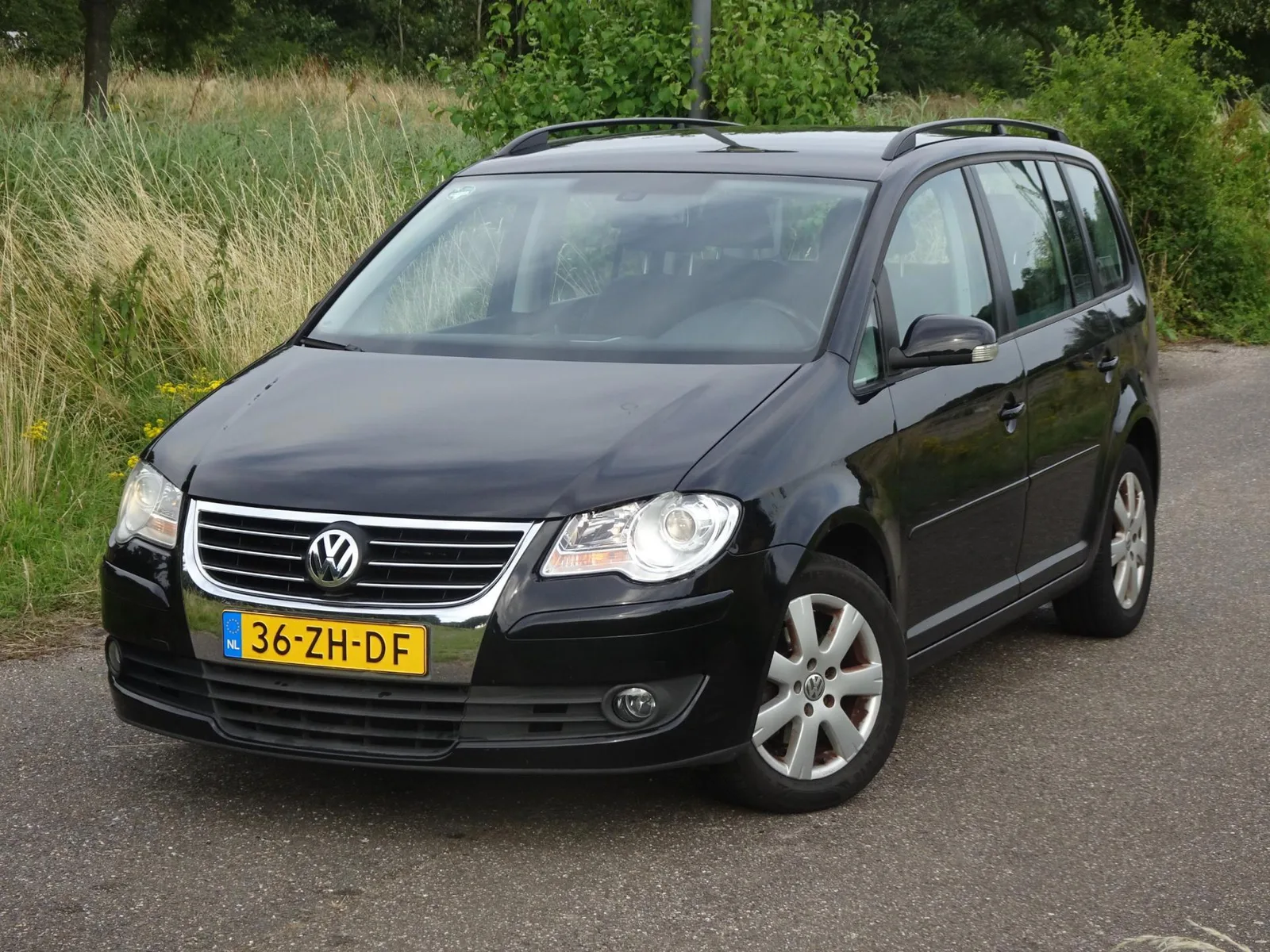 Volkswagen Touran (2008) — foto 1
