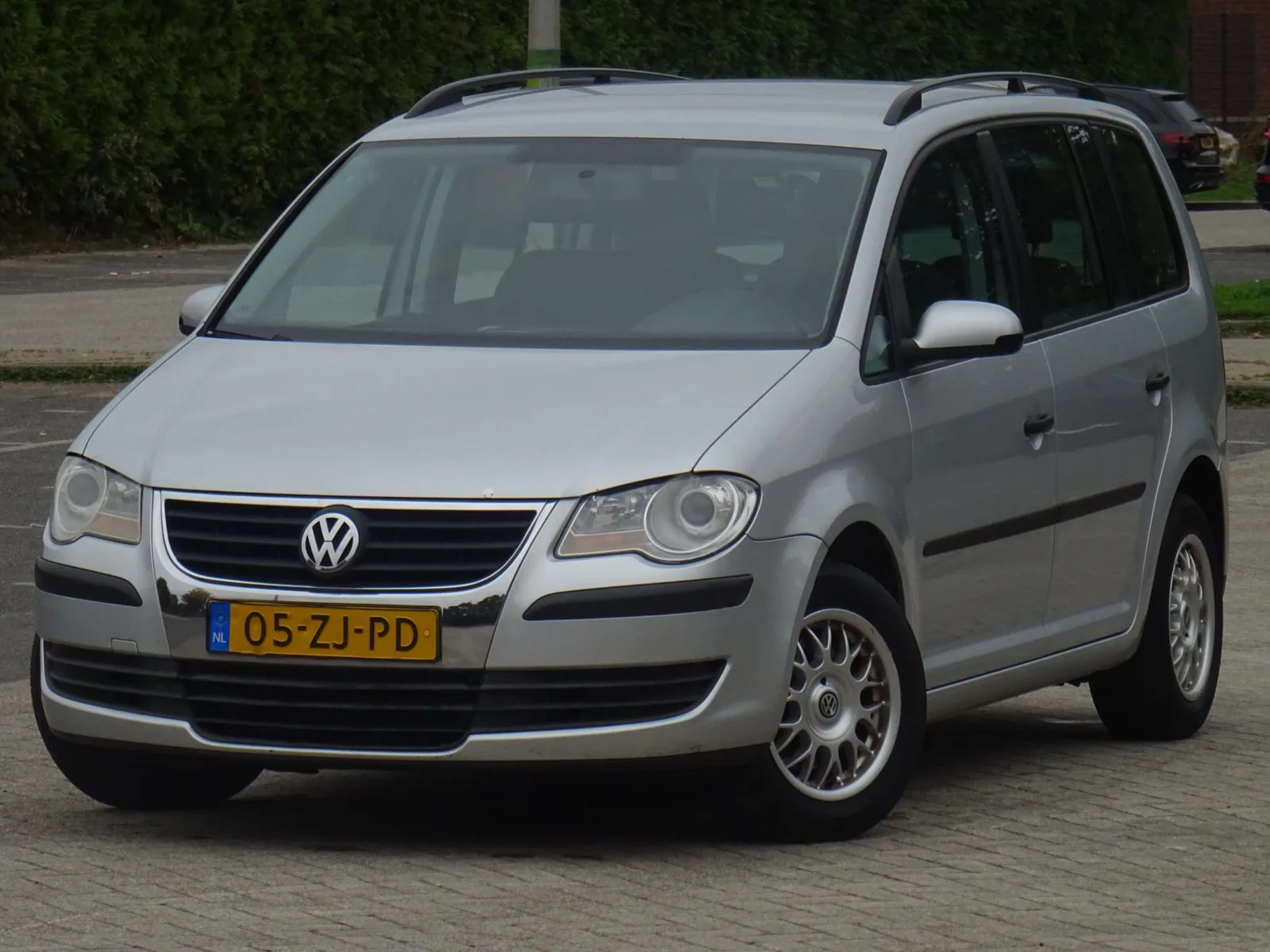 Volkswagen Touran (2008) — foto 1