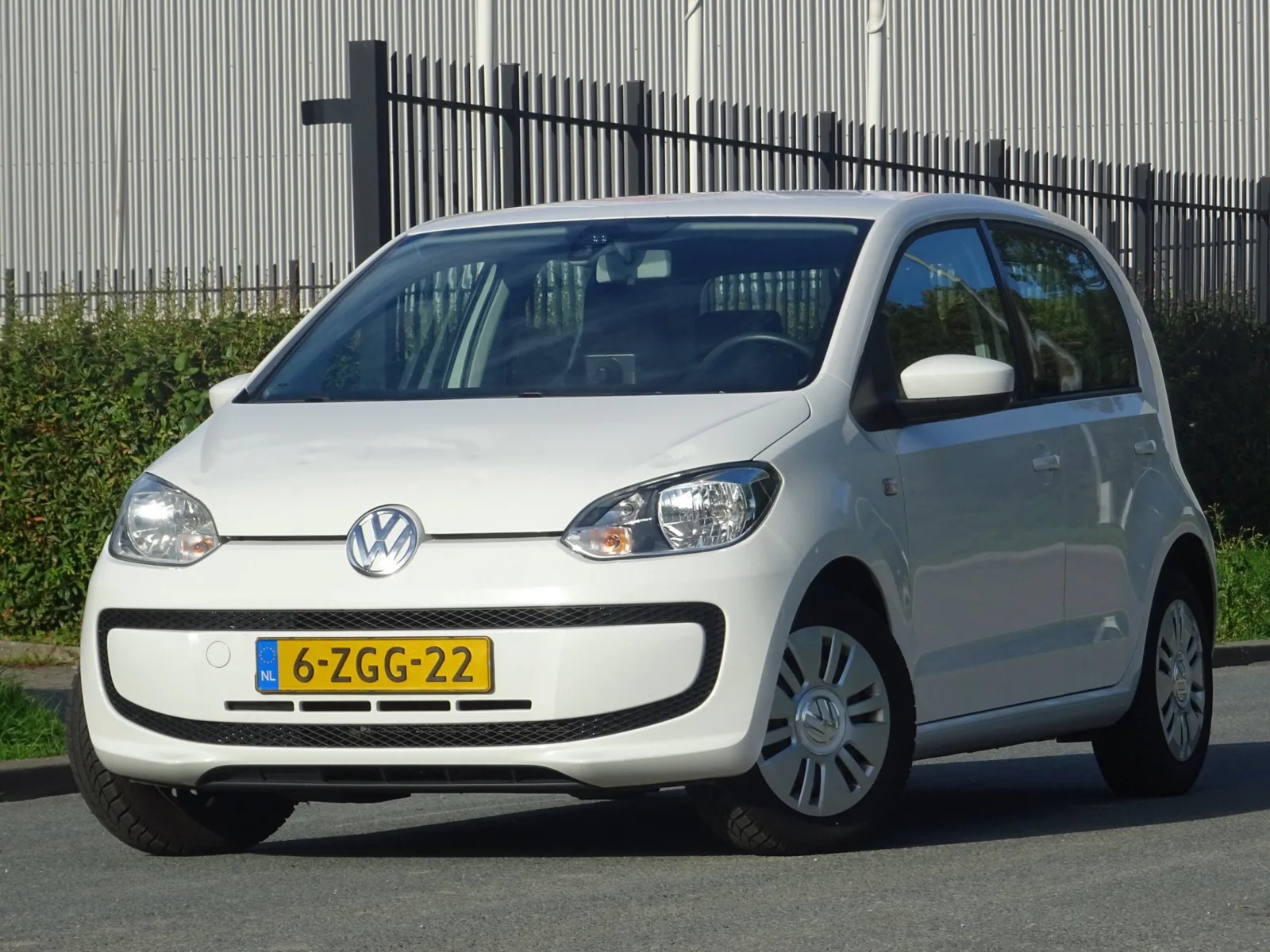 Volkswagen Up! (2015) — foto 1