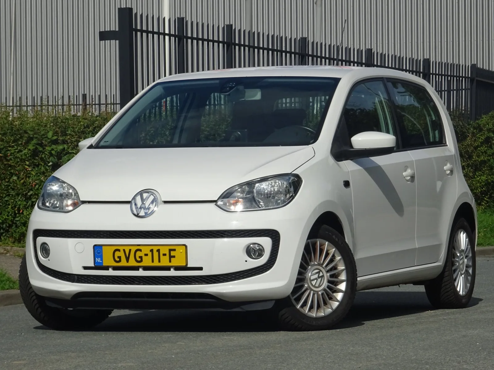 Volkswagen Up! (2012) — foto 1